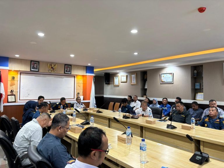 Peningkatan Kesiapsiagaan dan Keselamatan Penumpang Melalui Inovasi Digital (Stiker QR Code Video) Panduan Prosedur Darurat di Kapal Penyeberangan Ketapang – Gilimanuk melalui kegiatan Pengabdian Masyarakat Dosen Poltekpel Surabaya
